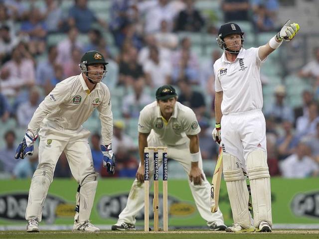 England's Ian Bell gestures to the crowd as he faces Australia's Nathan Lyon during play on the third day of the fifth Ashes Test at The Oval in London. (AP Photo)