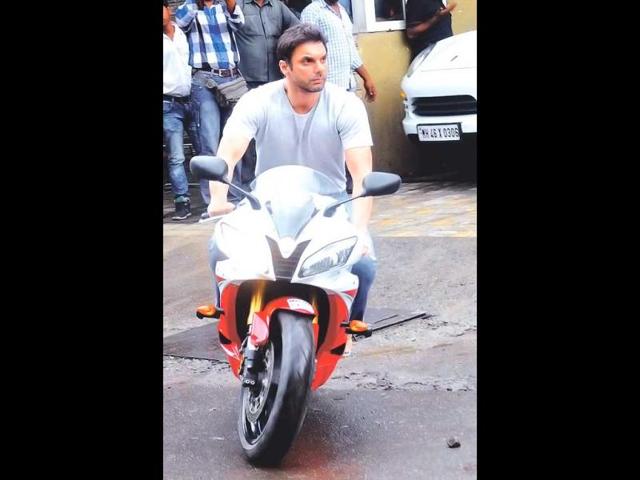 Sohail Khan arrives at sister Alvira's residence to celebrate Ganesh Mahotsav. (Photo: Prodip Guha, Yogen Shah)