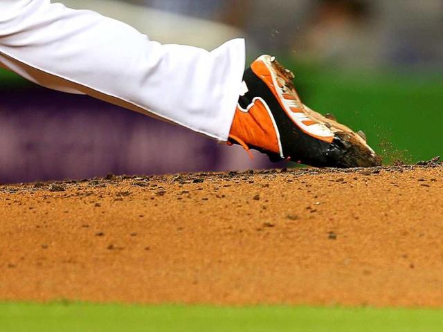 Jose Fernandez #16 of the Miami Marlins pitches during a game against the Atlanta Braves at Marlins Park in Miami, Florida. (AFP Photo)