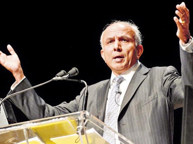 Fairfax-Financial-Holdings-Ltd-chairman-and-CEO-Prem-Watsa-speaks-during-the-company-s-annual-meeting-in-Toronto-Reuters-Photo Fairfax-Financial-Holdings-Ltd-chairman-and-CEO-Prem-Watsa-speaks-during-the-company-s-annual-meeting-in-Toronto-Reuters-Photo