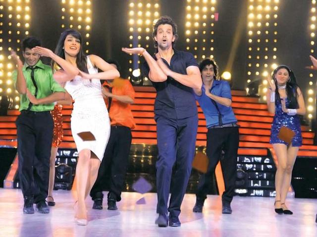 Hrithik Roshan and Priyanka Chopra perform on the sets of Jhalak Dikhhla Jaa. (Photos: Prodip Guha)