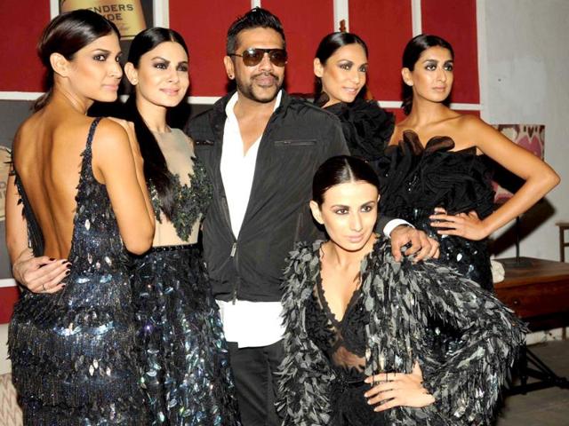 Indian models and designer Rocky (C) pose for a photo during the announcement of The House of Style Preview to the Blenders Pride Fashion Tour 2013 in Mumbai on September 17, 2013. AFP PHOTO/ STR Indian models and designer Rocky (C) pose for a photo during the announcement of The House of Style Preview to the Blenders Pride Fashion Tour 2013 in Mumbai on September 17, 2013. AFP PHOTO/ STR