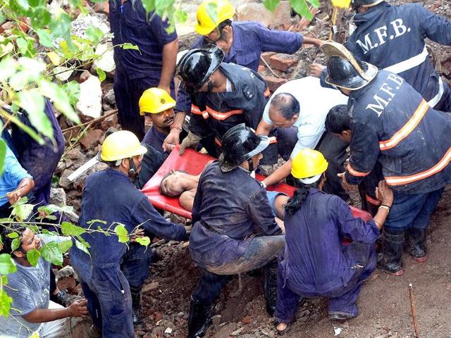 Locals put the number of residents usually inside the collapsed apartment block in Mumbai at around 60. Here, firefighters rescue a survivor from the rubble. (AFP Photo)