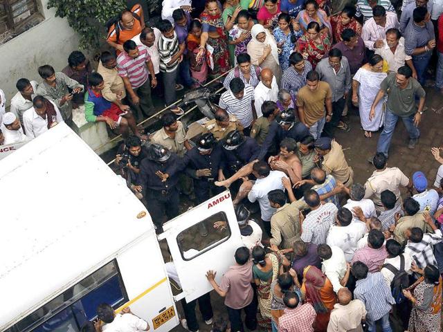 Rescue workers carry a man who was rescued from the rubble at the site of a collapsed residential building in Mumbai. (Reuters Photo)