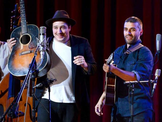 Musicians Marcus Mumford (L) and Oscar Isaac perform together during "Another Day, Another Time: Celebrating the Music of Inside Llewyn Davis" at The Town Hall in New York. (AP Photo)