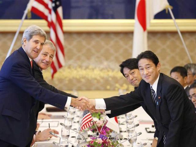 US secretary of state John Kerry and US secretary of defence Chuck Hagel join hands with Japan's defence minister Itsunori Onodera (2nd R) and Japanese foreign minister Fumio Kishida before their meeting in Tokyo. (AFP photo)