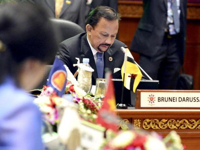 Brunei's Sultan Hassanal Bolkiah delivers his welcoming speech at the 23rd ASEAN Summit in Bandar Seri Begawan. (Reuters Photo)