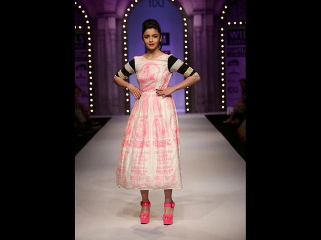 <p>The Wills Lifestyle India Fashion Week opened today in the capital. And the gorgeous and peppy Alia Bhatt walked the ramp for designer Masaba. Check out the video!</p>