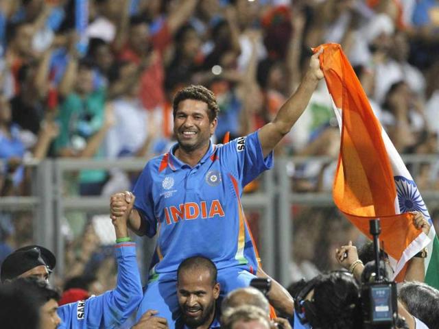 Sachin Tendulkar is carried by his teammate Yusuf Pathan after they beat Sri Lanka in the ICC Cricket World Cup final in Mumbai on April 2, 2011. (Reuters Photo)