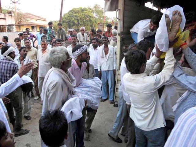 Bodies of devotees are loaded onto a truck following a stampede outside the Ratangarh Temple in Datia district, Madhya Pradesh. (AFP Photo)