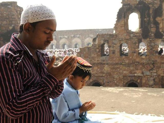 Muslim devotees offer Eid al-Adha prayers at Ferozshah Kotla in New Delhi. (HT Photo/ Sunil Saxena)