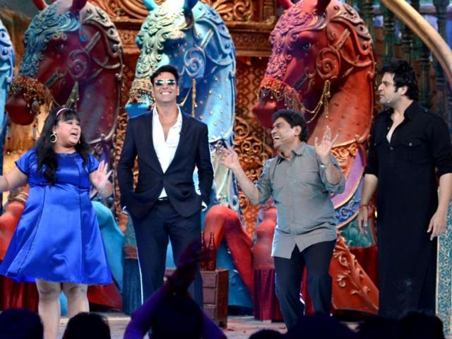 Bharti, Akshay Kumar and Johnny Lever laugh as Krushna makes a face on Comedy Circus Ke Mahabali.