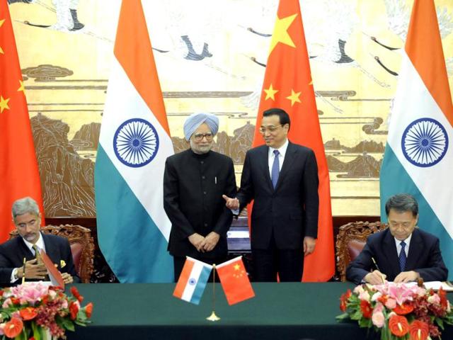 Chinese Premier Li Keqiang and Prime Minister Manmohan Singh attend a signing ceremony at the Great Hall of the People in Beijing. (AP Photo)