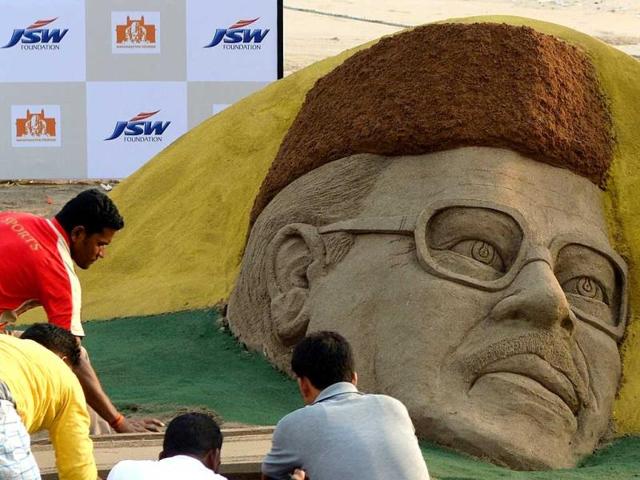 Legendary singer Manna Dey's last rites were performed in Bangalore on Thursday evening. His fans were spotted paying homage on the way to the crematorium, as well as other cities across the country. Here, an Indian artist gives finishing touches to a sand sculpture of the late Bollywood playback singer Manna Dey on the beach in Mumbai on October 24, 2013. (AFP Photo)