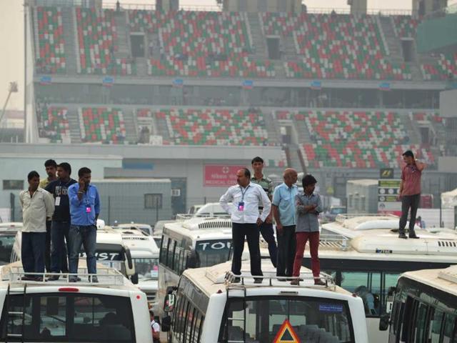 People-stand-on-top-of-buses-to-watching-Formula-One-drivers-in-action-during-the-practise-session-at-the-Buddh-International-circuit-Vipin-Kumar-HT-photo People-stand-on-top-of-buses-to-watching-Formula-One-drivers-in-action-during-the-practise-session-at-the-Buddh-International-circuit-Vipin-Kumar-HT-photo