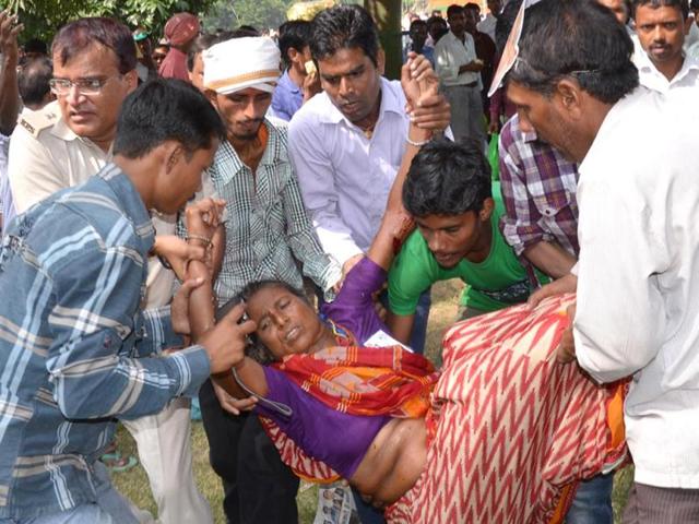 An injured woman is carried away from the venue of Narendra Modi's Hunkar rally in Patna after a series of bomb blasts rocked the venue. (HT Photo/Santosh Kumar)