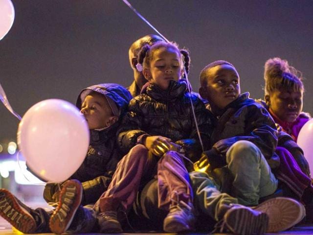 Residents gather for a vigil on the one-year anniversary of Hurricane Sandy in the Coney Island section of the Brooklyn borough of New York. (Reuters Photo)
