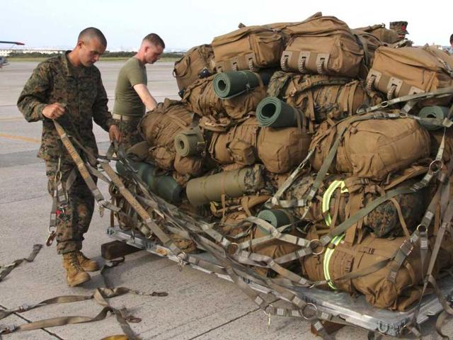 US Marines secure gear onto a pallet during preparations for disaster relief mission to the Philippines at the US Futenma airbase in Ginowan, Okinawa. (Reuters photo)