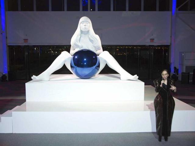 Lady Gaga poses with a sculpture of her by artist Jeff Koons at the 'artRave' release event of her new album 'ARTPOP" in New York. (Reuters photo)