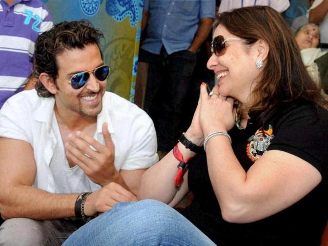 As Sachin Tendulkar played his last cricket match, Bollywood stars, politicos and biz personalities came to say their goodbyes. Hrithik Roshan meets Anjali Tendulkar, the master blaster’s wife, at the Wankhede stadium on Friday.