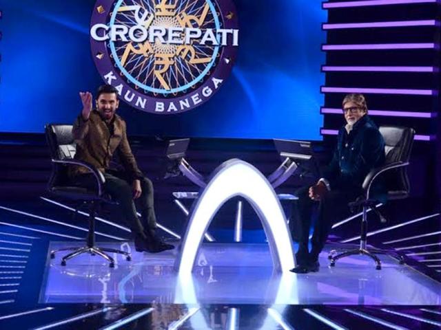 Ranveer Singh played the game in his own style, taking on Big B's job at times!