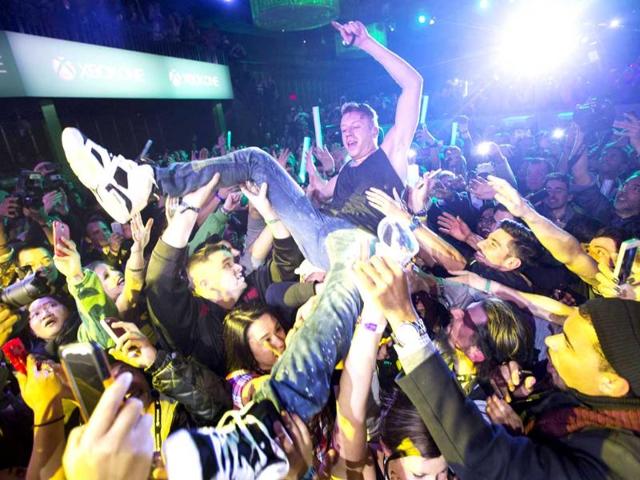 Singer Macklemore performs during a midnight launch event for the Xbox One in New York. (Reuters Photo)