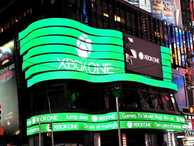 A giant video screen shows the logo for Microsoft's Xbox One game console in New York's Times Square. (AFP Photo)