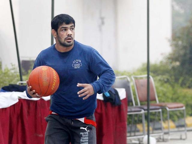 Sushil Kumar plays basketball to keep himself fit at the Chhatrasal Stadium in New Delhi. (Ajay Aggarwal/HT photo) Sushil Kumar plays basketball to keep himself fit at the Chhatrasal Stadium in New Delhi. (Ajay Aggarwal/HT photo)
