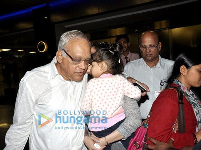 Sharing a secret, Aaradhya? Ash's father is all ears as Aaradhya coos in her sweet voice.