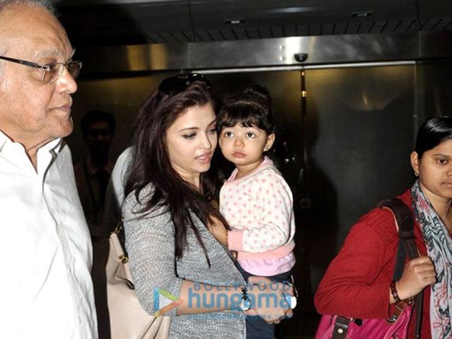 Mommy might be her world, but Aaradhya's eyes are fixed on her grandfather's face right now.