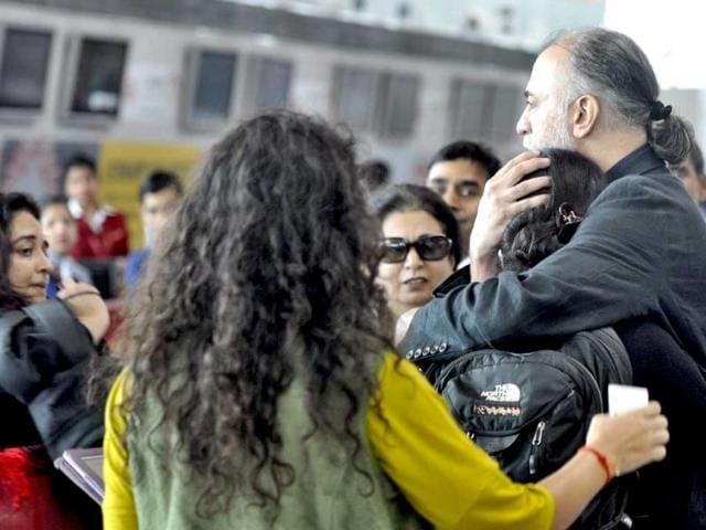 The founder-editor of Tehelka magazine, Tarun Tejpal at the Indira Gandhi International Airport in New Delhi before boarding flight to Goa. (Vipin Kumar/ HT photo)
