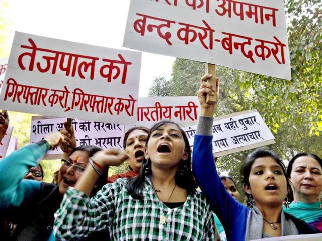 Activists of Durga Vahini Matri Shakti Delhi Pradesh protest against Tarun Tejpal, founder-editor of Tehelka magazine, at Jantar Mantar. (Ajay Aggarwal/ HT photo)