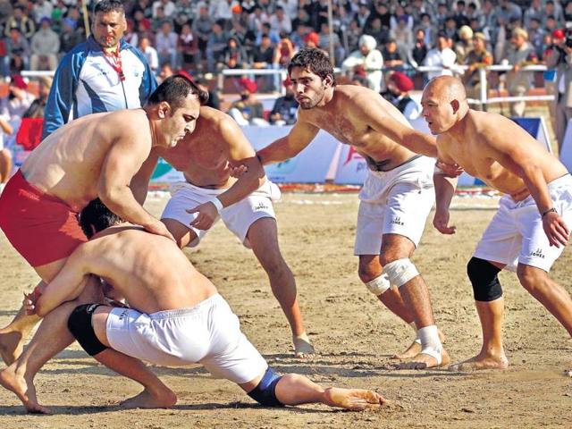 After Drawing Flak In Hockey Pakistani Kabaddi Team Emerges As Favourite Hindustan Times A game of kabaddi being played in the nsci in mumbai. hockey pakistani kabaddi team emerges