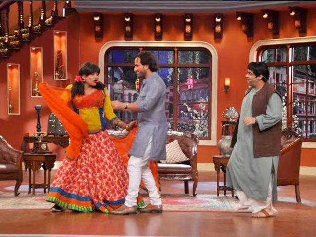 Saif dances with Dulaari on the sets of Comedy Nights With Kapil.