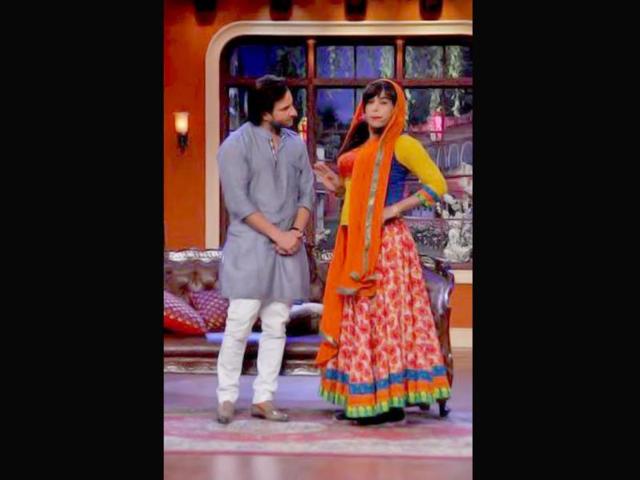 Saif Ali Khan visited the sets of Comedy Nights with Kapil recently to promote Tigmanshu Dhulia's Bullett Raja where Khan plays the lead. Saif was treated to the antics of a new character Dulaari on the episode that will be aired on Sunday (December 1). Take a look at the fun the actor had.