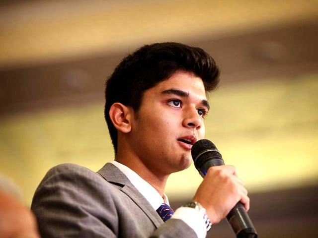 Aaryaman Scindia, son of union minister Jyotiraditya Scindia asks a question at the summit. (Kalpak Pathak/ HT Photo)