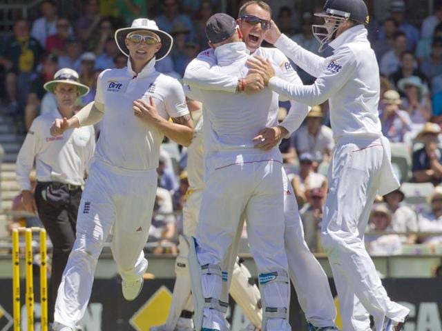 England spinner Graeme Swann celebrates with teammates after taking the wicket of Australia's David Warner on the first day of the third Ashes Test in Perth. (AFP Photo)
