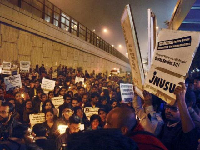 JNU students take part in a candle-light vigil to commemorate the December 16 gang-rape at the spot in Munirka, New Delhi, from where she had boarded bus in which she was brutally gang-raped. (HT Photo/Firoz)