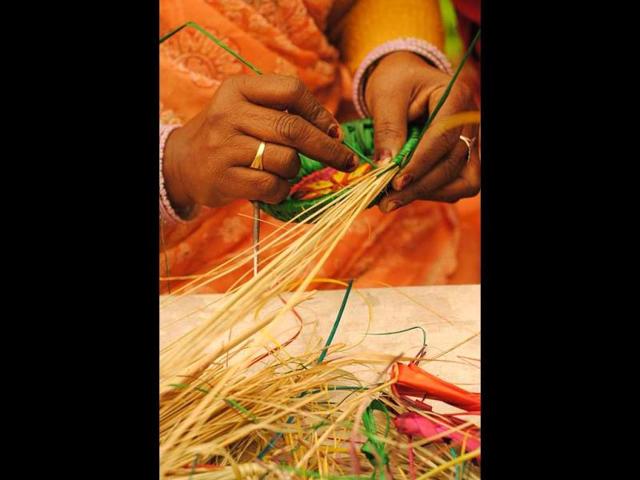 Workshops: wire toys, Madhubani paintings, Gond paintings, paper mache, thread jewelery making, puppet making, and pottery and bamboo items.