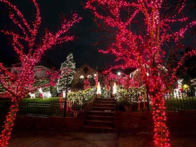 A house in the Dyker Heights neighborhood of Brooklyn is seen lit up with Christmas decorations in New York. (Reuters Photo)