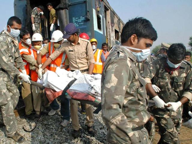 Rescue personnel carry away the remains of a passenger from the Nanded-Bangalore Express near Puttaparthi in Andhra Pradesh. (AFP)