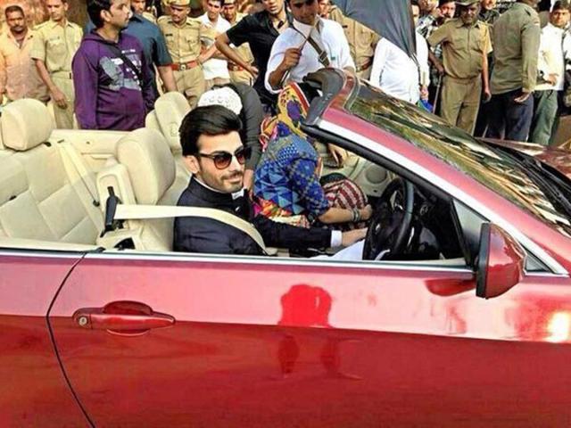 Fawad-Khan-who-s-a-Pakistani-singer-model-and-actor-was-also-seen-on-the-sets-of-Khoobsurat