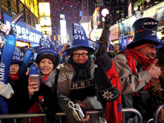 Thousands of revelers gather in New York's Times Square to celebrate the ball drop at the annual New Years Eve celebration (AFP Photo)