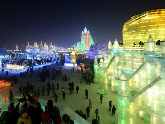Visitors gather at the China Ice and Snow World, after the official opening of the 15th Harbin International Ice and Snow Festival in Harbin, in northeast China's Heilongjiang province. Thousands of visitors braved temperatures of minus 27° Celsius to visit the Ice and Snow World. (AFP photo)