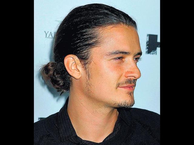 Orlando-Bloom-pulls-back-his-curly-locks-into-a-man-bun Orlando-Bloom-pulls-back-his-curly-locks-into-a-man-bun
