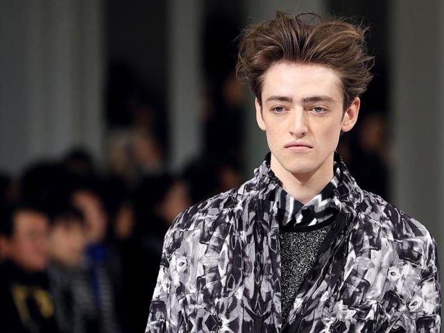 Models present creations for Issey Miyake during the Fall/Winter 2014/2015 men's fashion show in Paris. (AFP photo) Models present creations for Issey Miyake during the Fall/Winter 2014/2015 men's fashion show in Paris. (AFP photo)