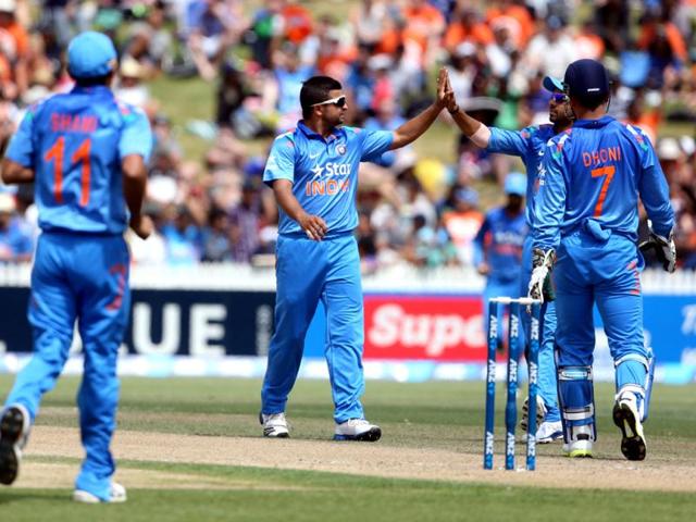 Suresh Raina of India (C) celebrates the wicket of Martin Guptill of New Zealand during the second ODI at Seddon Park in Hamilton. (AFP Photo)