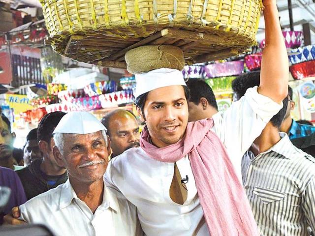 Varun Dhawan, carrying a basket, shooting at Crawford Market for TV show Mission Sapne.