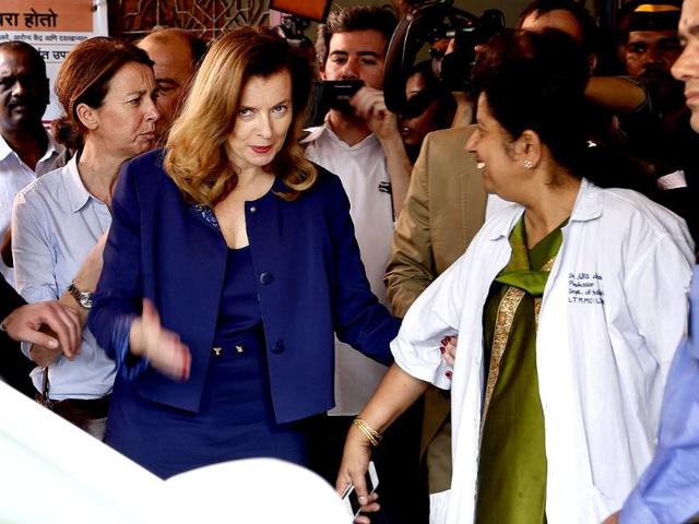 Valerie Trierweiler speaks with hospital staff as she visits patients at Sion government hospital in Mumbai. (AP) Valerie Trierweiler speaks with hospital staff as she visits patients at Sion government hospital in Mumbai. (AP)