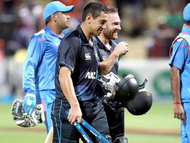 Ross Taylor (2nd L) and Brendon McCullum (3rd L) of New Zealand walk off the field after winning the fourth ODI against India at Seddon Park in Hamilton. (AFP Photo)